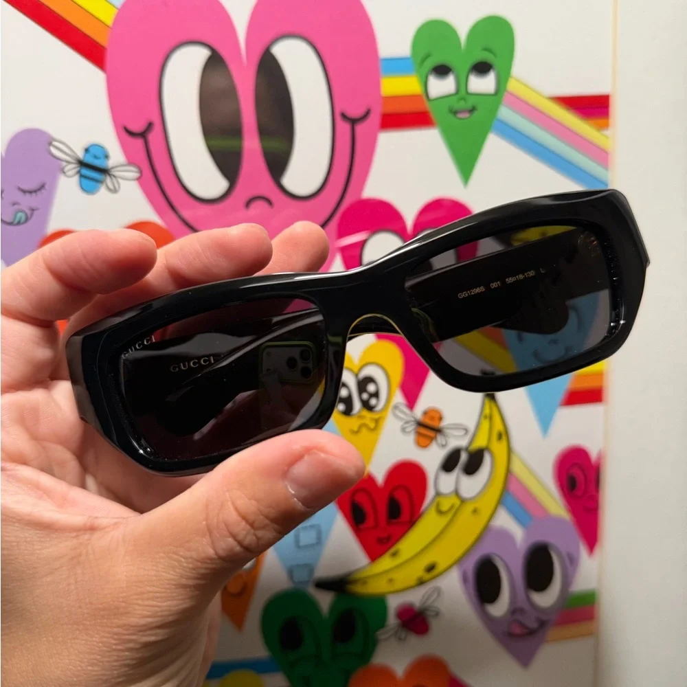 Gucci Wayfarer Sunglasses - Picture 6 of 6
